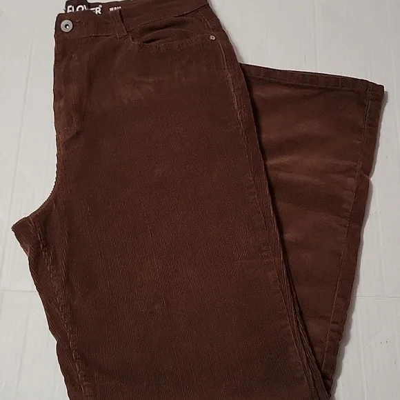 WALLFLOWER The Dad Fit High Rise Corduroy Jeans Size 11 Like New - Picture 7 of 10